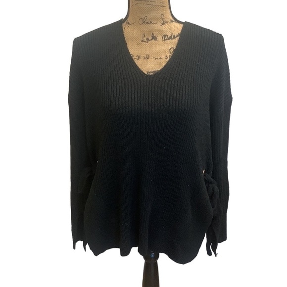 Lush Black Keyhole Knit Sweater with Grommet‎ Tie and Side Slits - Size M - Picture 3 of 13